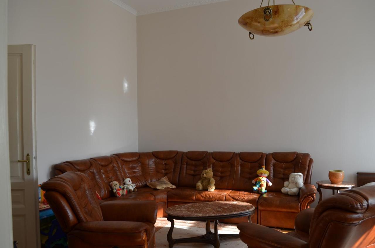 Gabriella Szallas Tabor Utca 5 Apartment